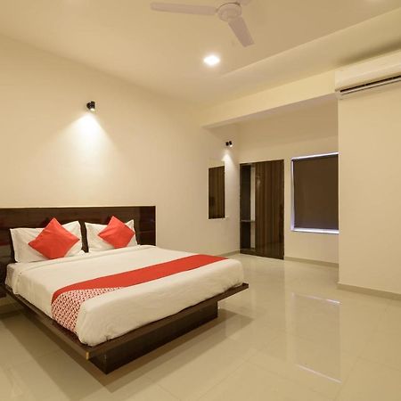 Oyo 22964 Kundan Lawns Hotel Shirdi Exterior photo
