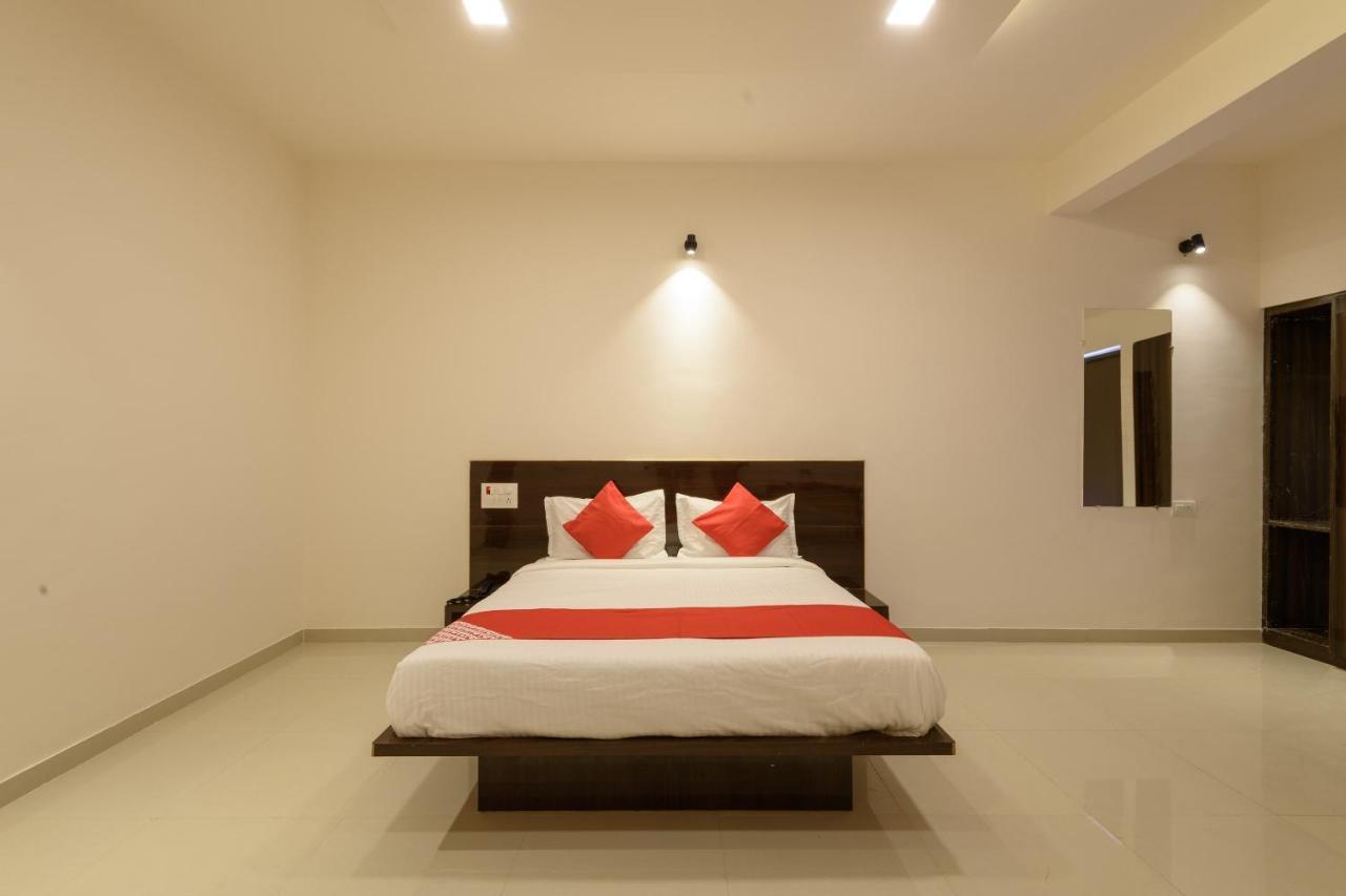 Oyo 22964 Kundan Lawns Hotel Shirdi Exterior photo