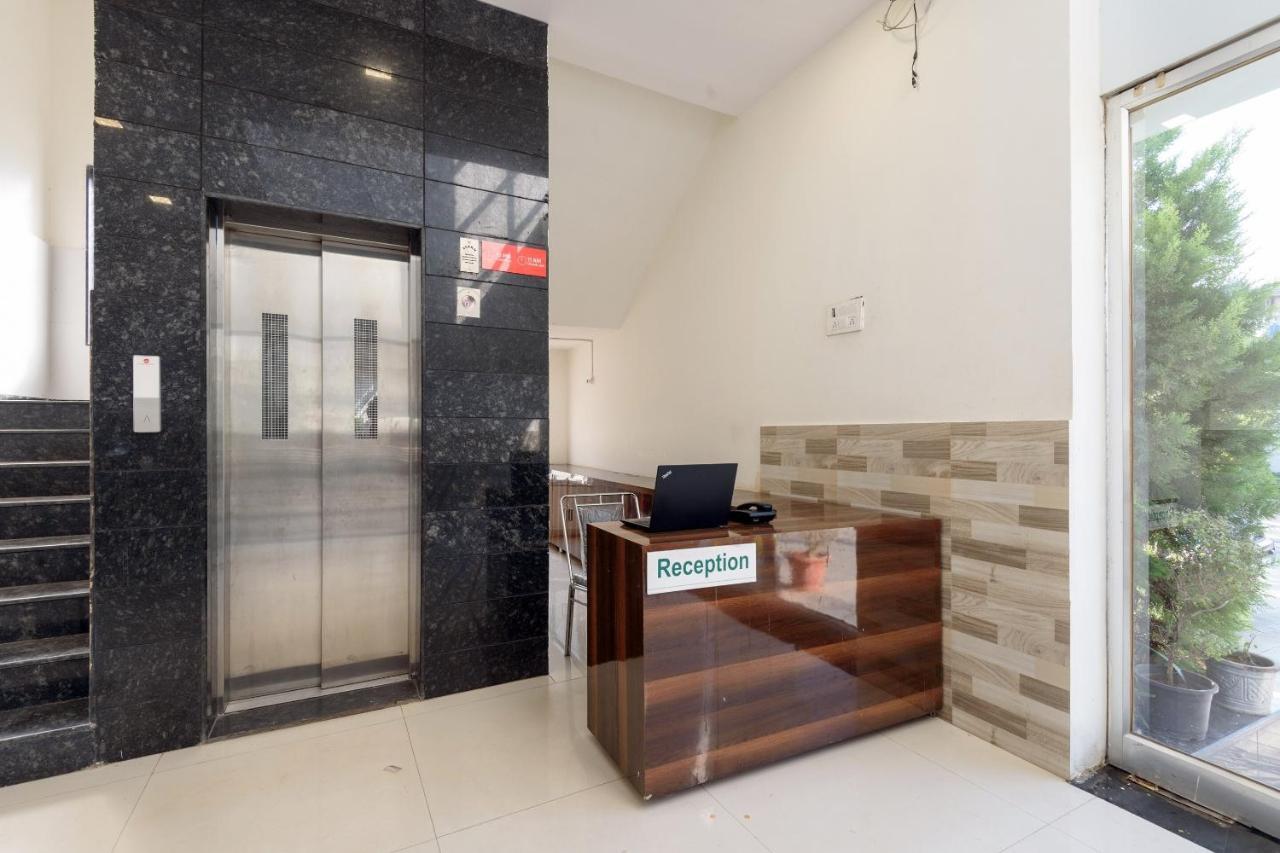 Oyo 22964 Kundan Lawns Hotel Shirdi Exterior photo